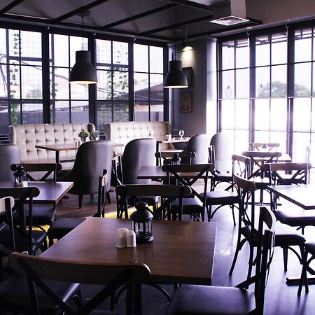 Maple Hotel Grogol Jakarta Buitenkant foto