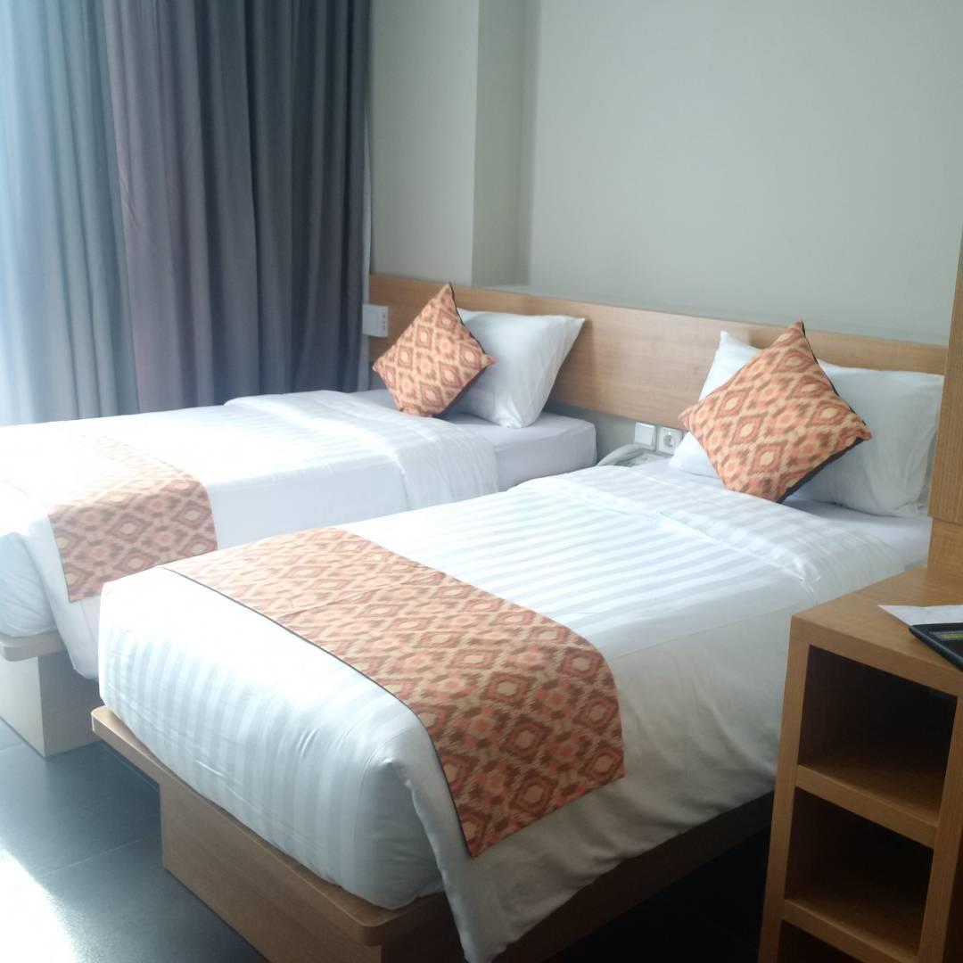 Maple Hotel Grogol Jakarta Buitenkant foto