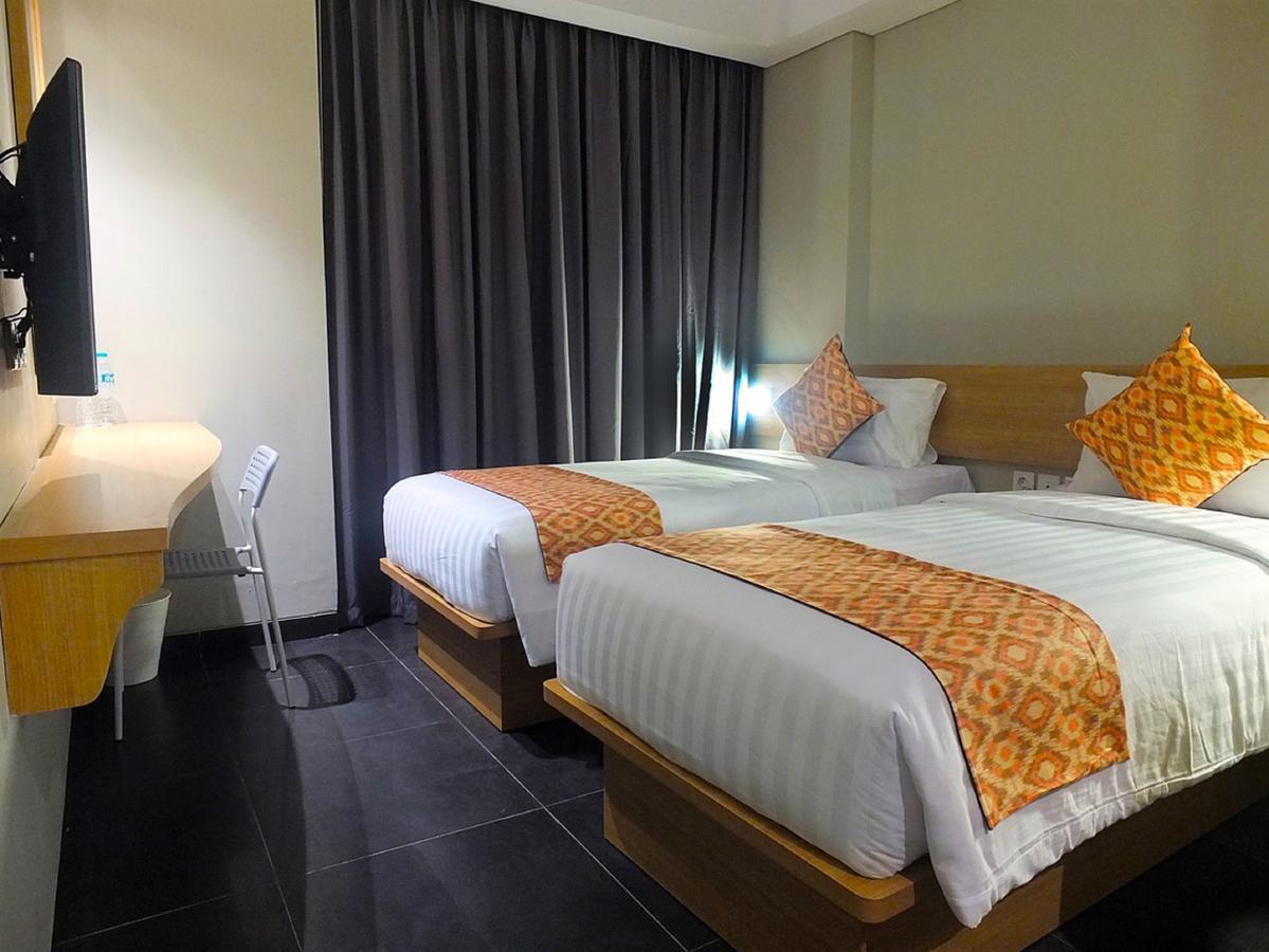 Maple Hotel Grogol Jakarta Buitenkant foto