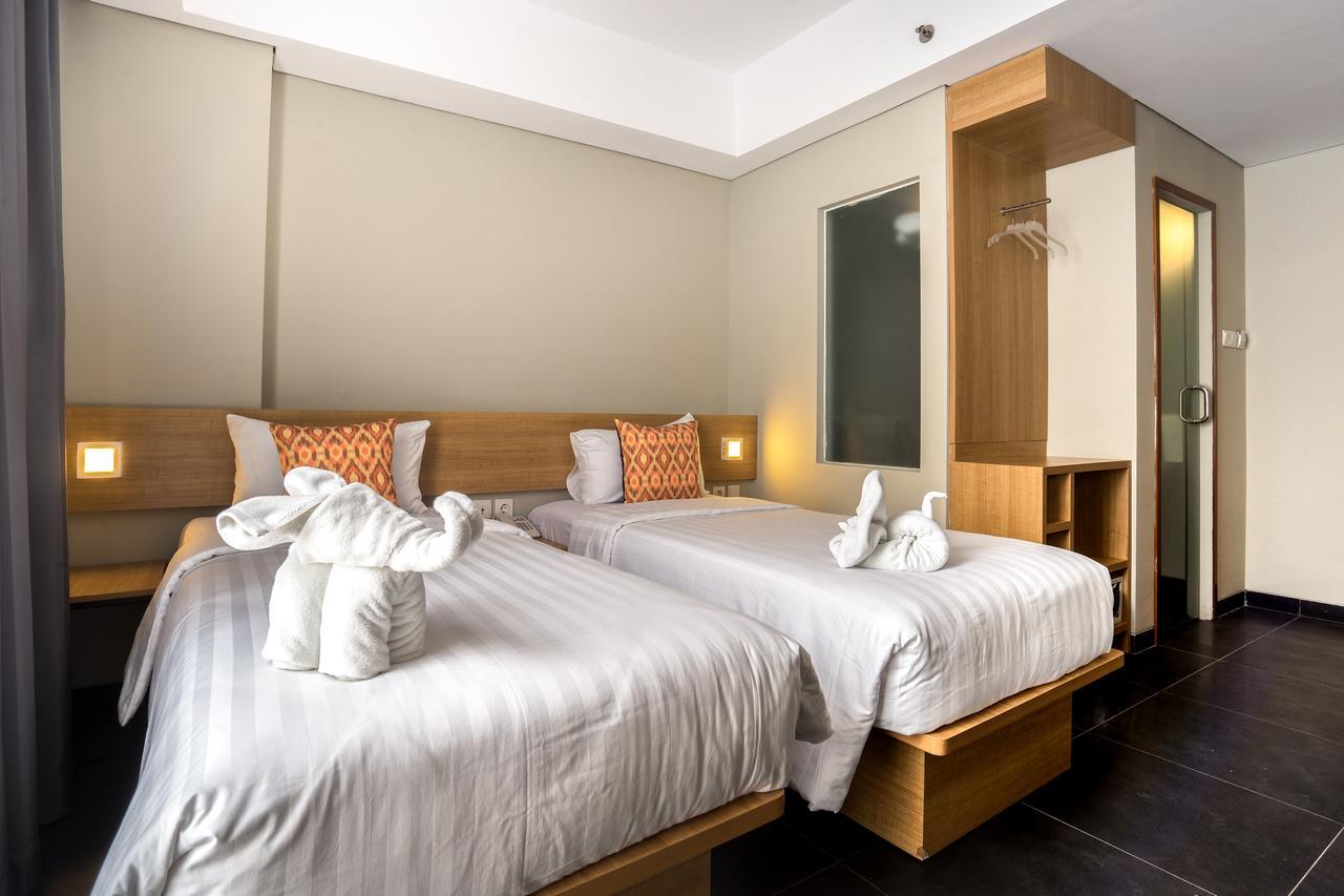 Maple Hotel Grogol Jakarta Buitenkant foto