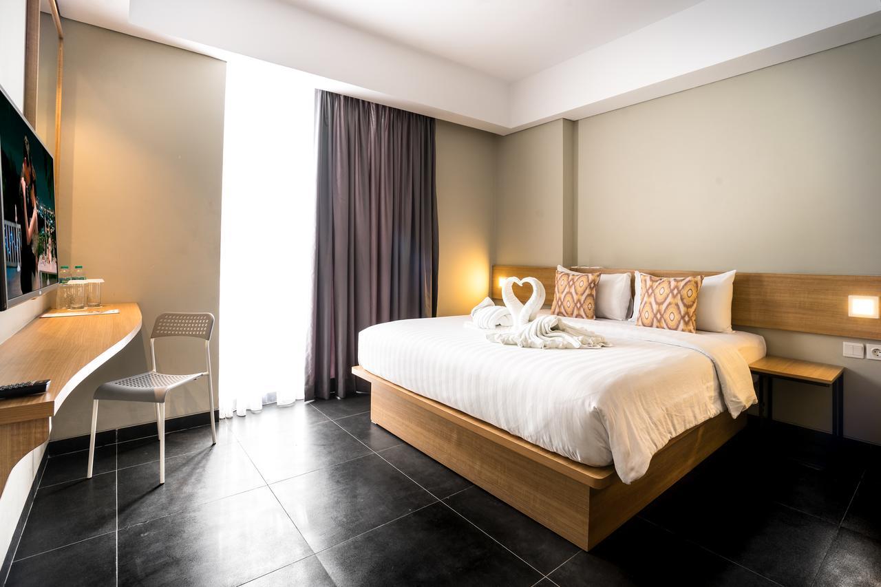 Maple Hotel Grogol Jakarta Buitenkant foto