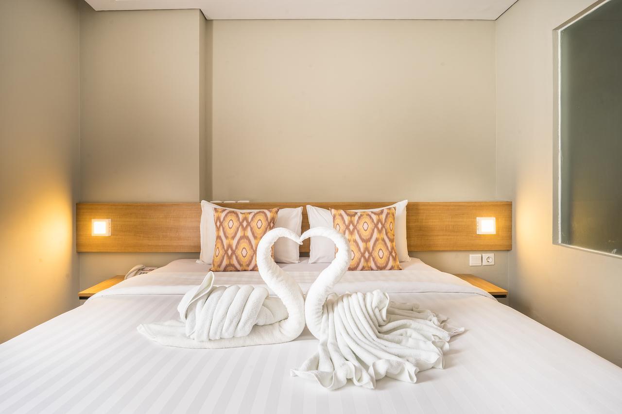Maple Hotel Grogol Jakarta Buitenkant foto
