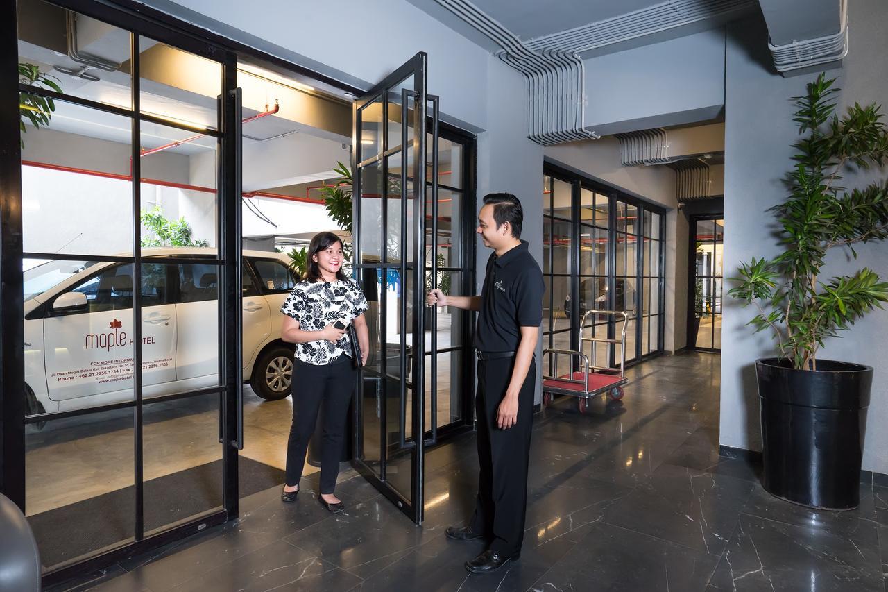 Maple Hotel Grogol Jakarta Buitenkant foto