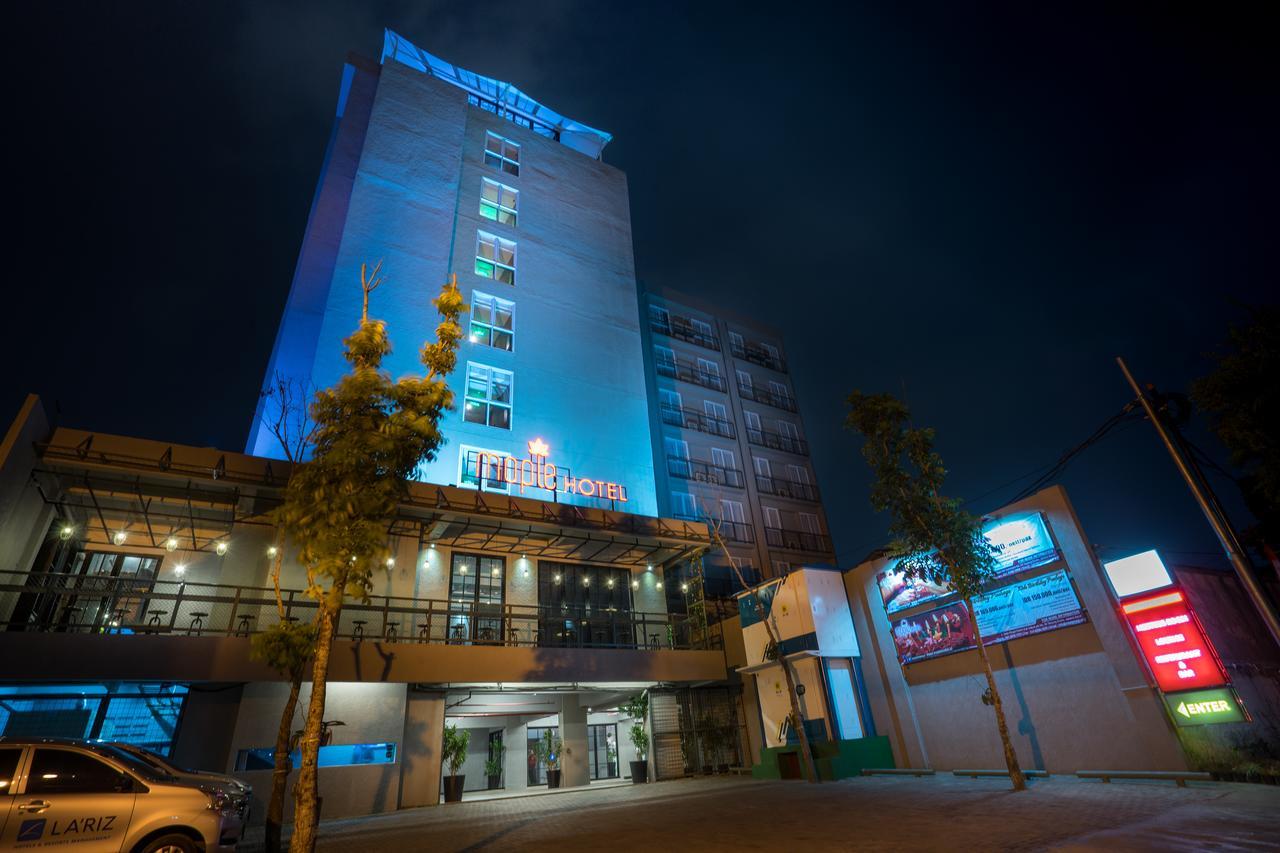 Maple Hotel Grogol Jakarta Buitenkant foto