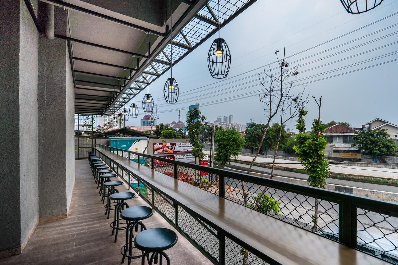 Maple Hotel Grogol Jakarta Buitenkant foto